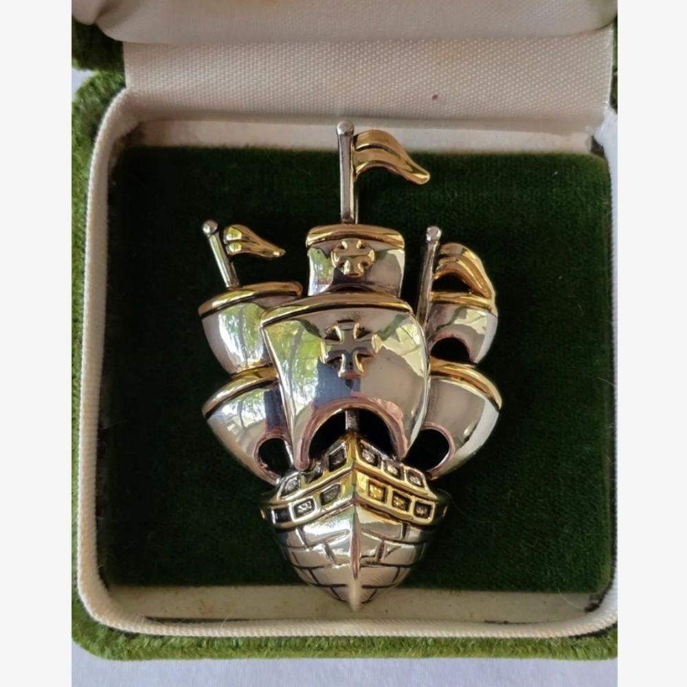 Sailing Ship Pendant/Brooch